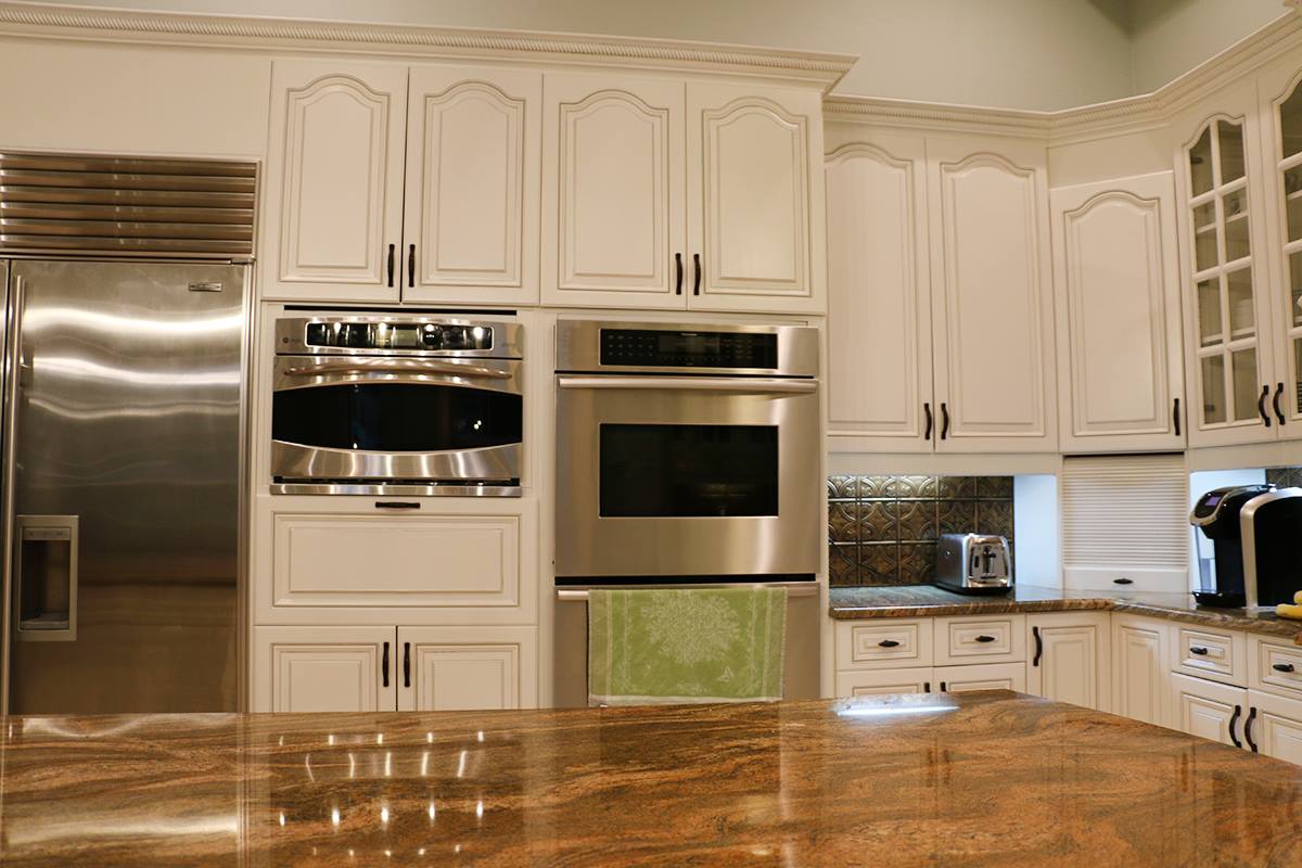 Pinstripe Glaze Kitchen Cabients Premier Painting & Refinishing